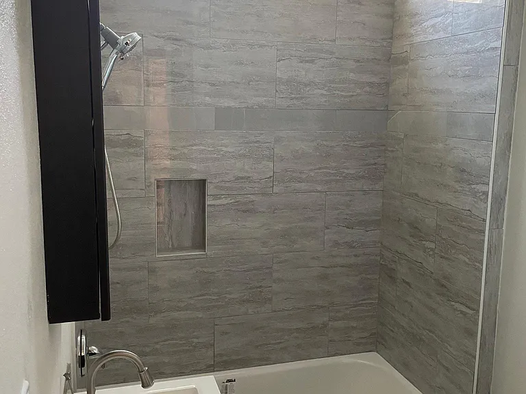 2634 S Redondo Blvd — Photo 3