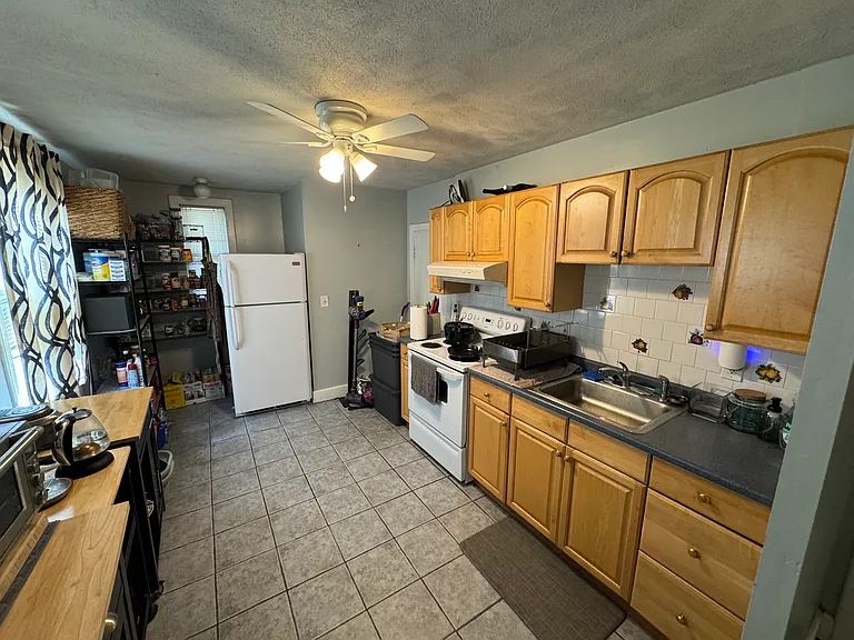 190-192 Holland St #2 — Photo 18