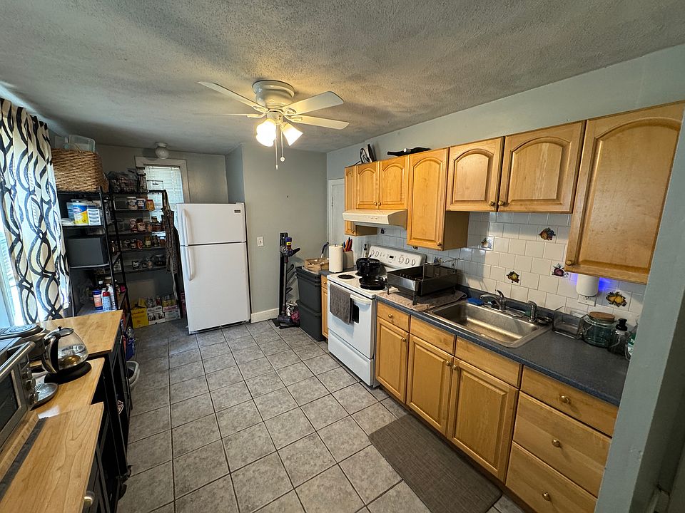 1st image of 196 Holland St #1