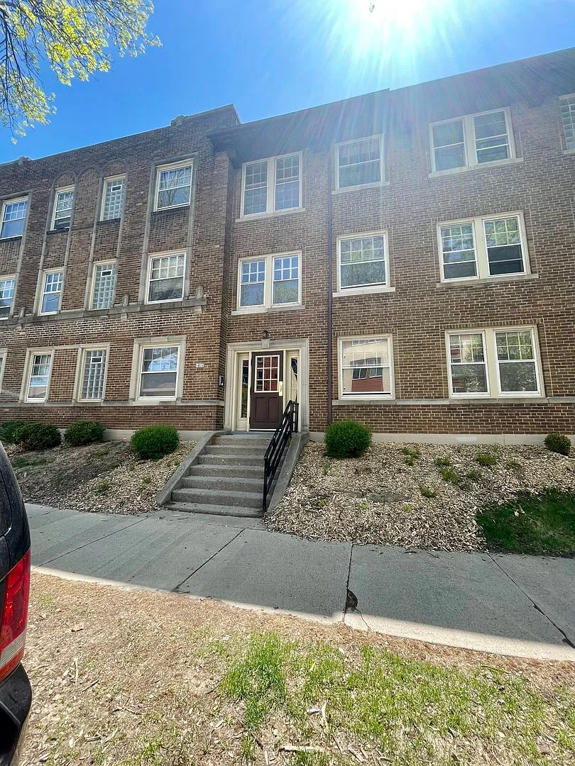1827 E Park Pl — Photo 1