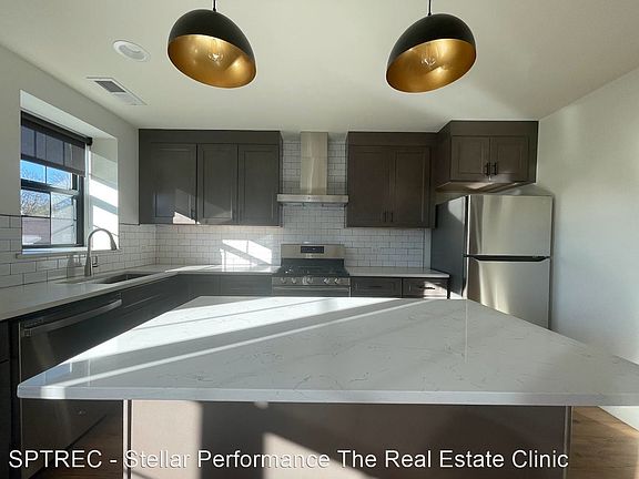 4th image of 840 Madison St #201