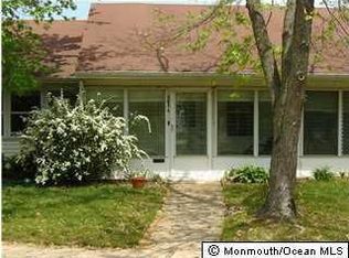 563A Portsmouth Dr, Lakewood, NJ 08701