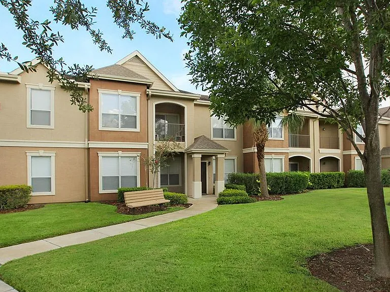 Las Palmas Apartments — Photo 16