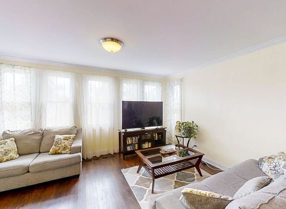 3rd image of 3430 N Natoma Ave