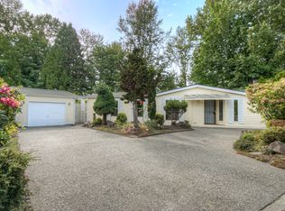 17225 Woodcrest Dr NE, Bothell, WA 98011