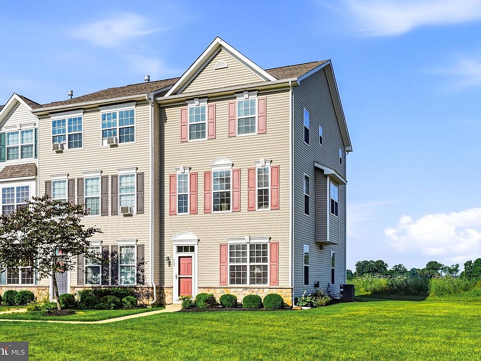 1st image of 402 Aura Rd