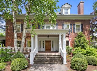 2733 E Overlook Rd, Cleveland Heights, OH 44106