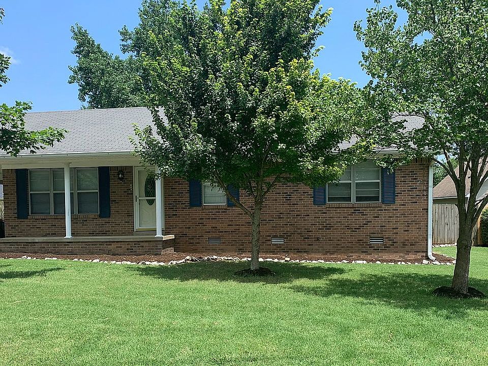 1st image of 846 Pennell Ln