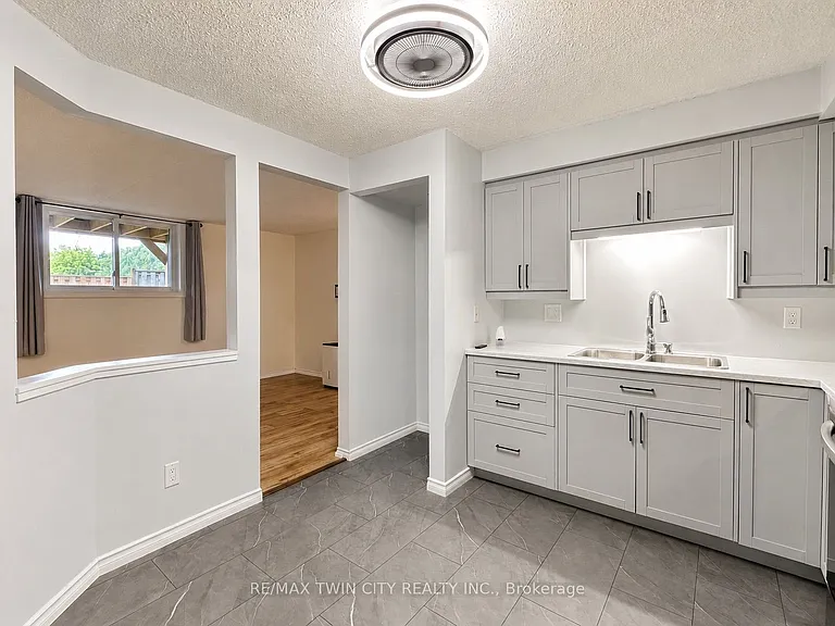 266 Overlea Dr #402 — Photo 4