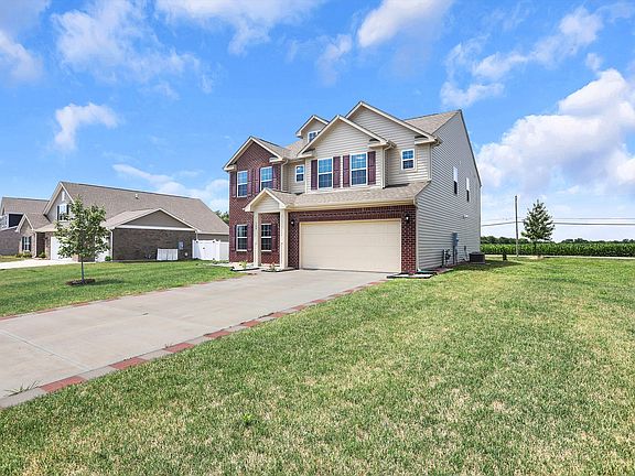3rd image of 180 Blue Lace Dr