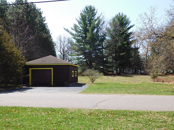 garage with 1/3 acre lot