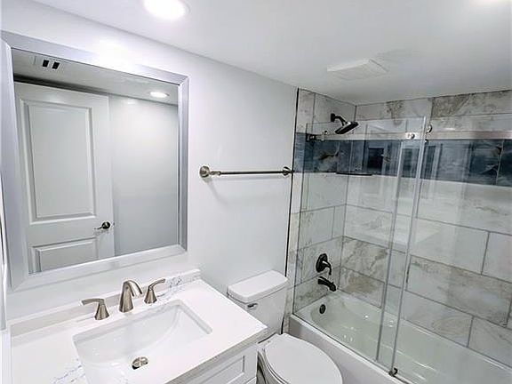 4th image of 910 Vanderbilt Beach RD #414
