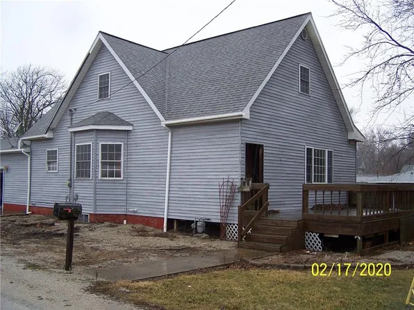 421 College St, Blue Mound, IL 62513