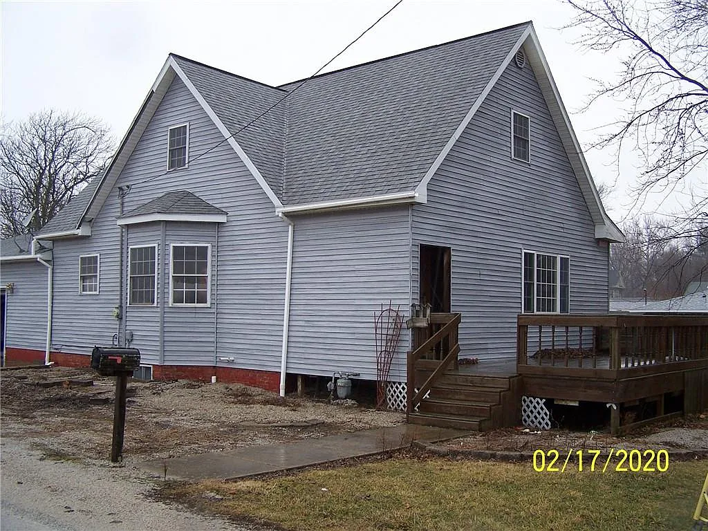 421 College St photo 1