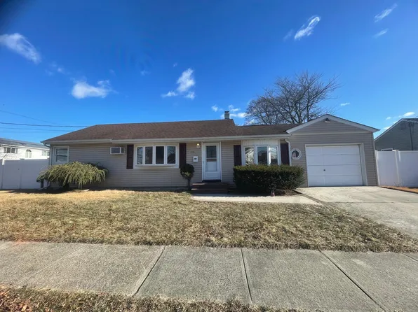 198 N 2nd Street, Bethpage, NY 11714