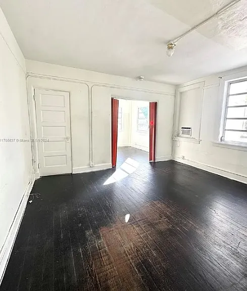 1603 SW 8th St #5 — Photo 2