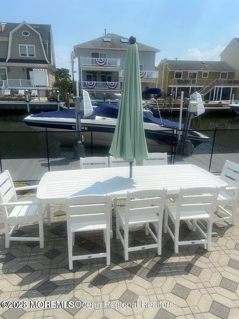 5 bed, 2704 sqft, $3,995 — Photo 3
