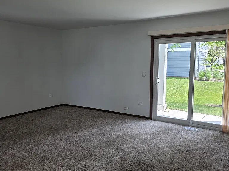 951 Glouchester Cir — Photo 6