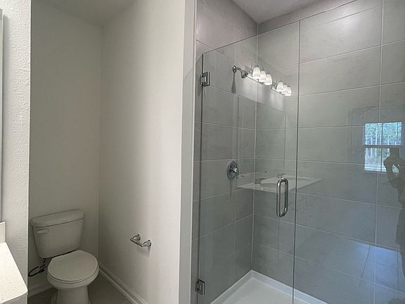 3rd image of 537 Brandon Lakes Dr #185