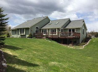 907 Hawthorne Ct, Manitowoc, WI 54220