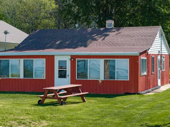 N9325 Abitz Ln, Luxemburg, WI 54217