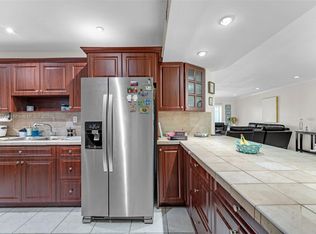 9437 SW 76th St APT V25, Miami, FL 33173