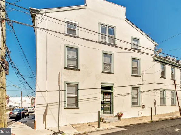 4539 Baker St, Philadelphia, PA 19127