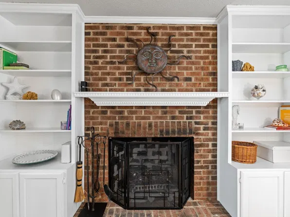109 Burkwood Ln, Raleigh, NC 27609