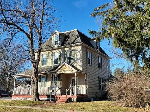 3rd image of 1380 Benton St