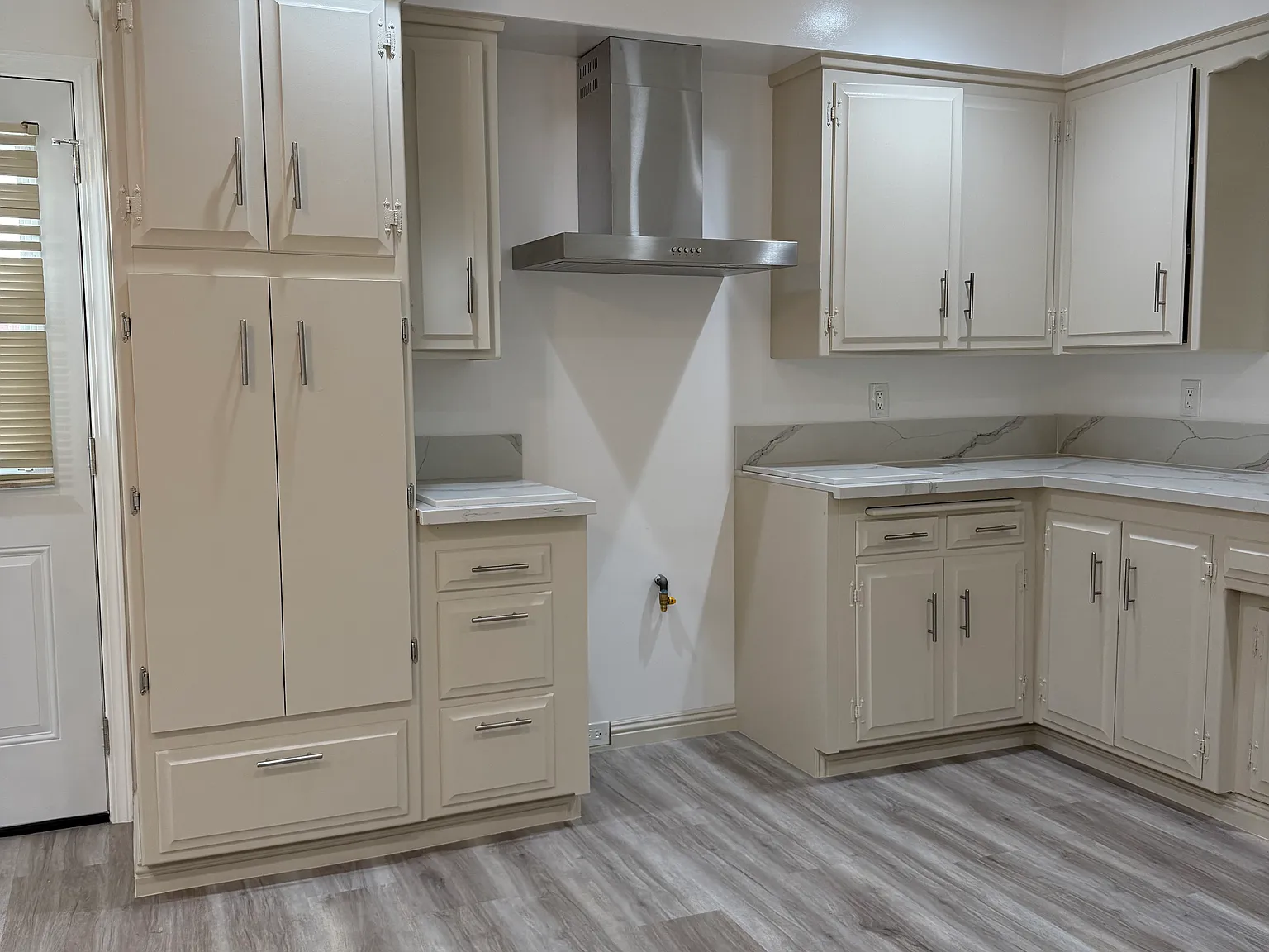 3 bed, 1628 sqft, $4,295 — Photo 4