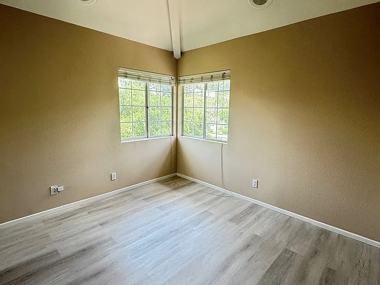 694 Warwick Ave — Photo 21