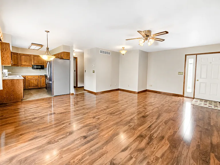 6 Melrose Pl — Photo 3
