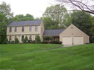 8 Huelstede Ln, Wallingford, CT 06492