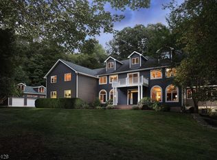 17 Blue Jay Ct, Warren, NJ 07059