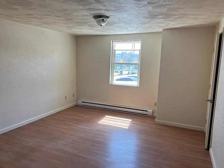 7 W 4th St #4 — Photo 3