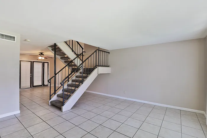 3 bed, 2.5 bath, 1408 sqft, $1,995 — Photo 3