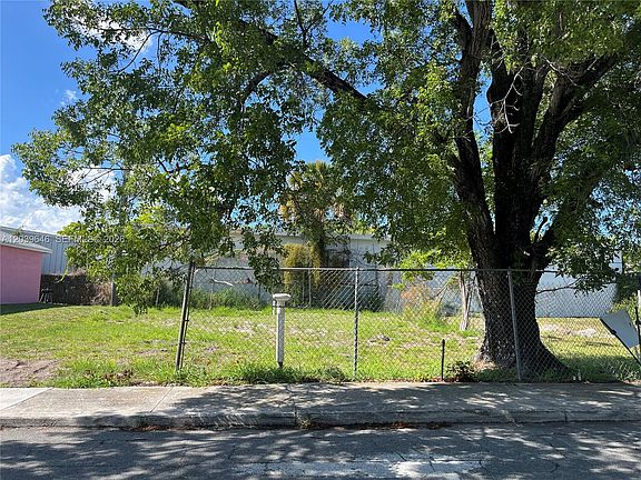 2nd image of 535 Lilac Ct