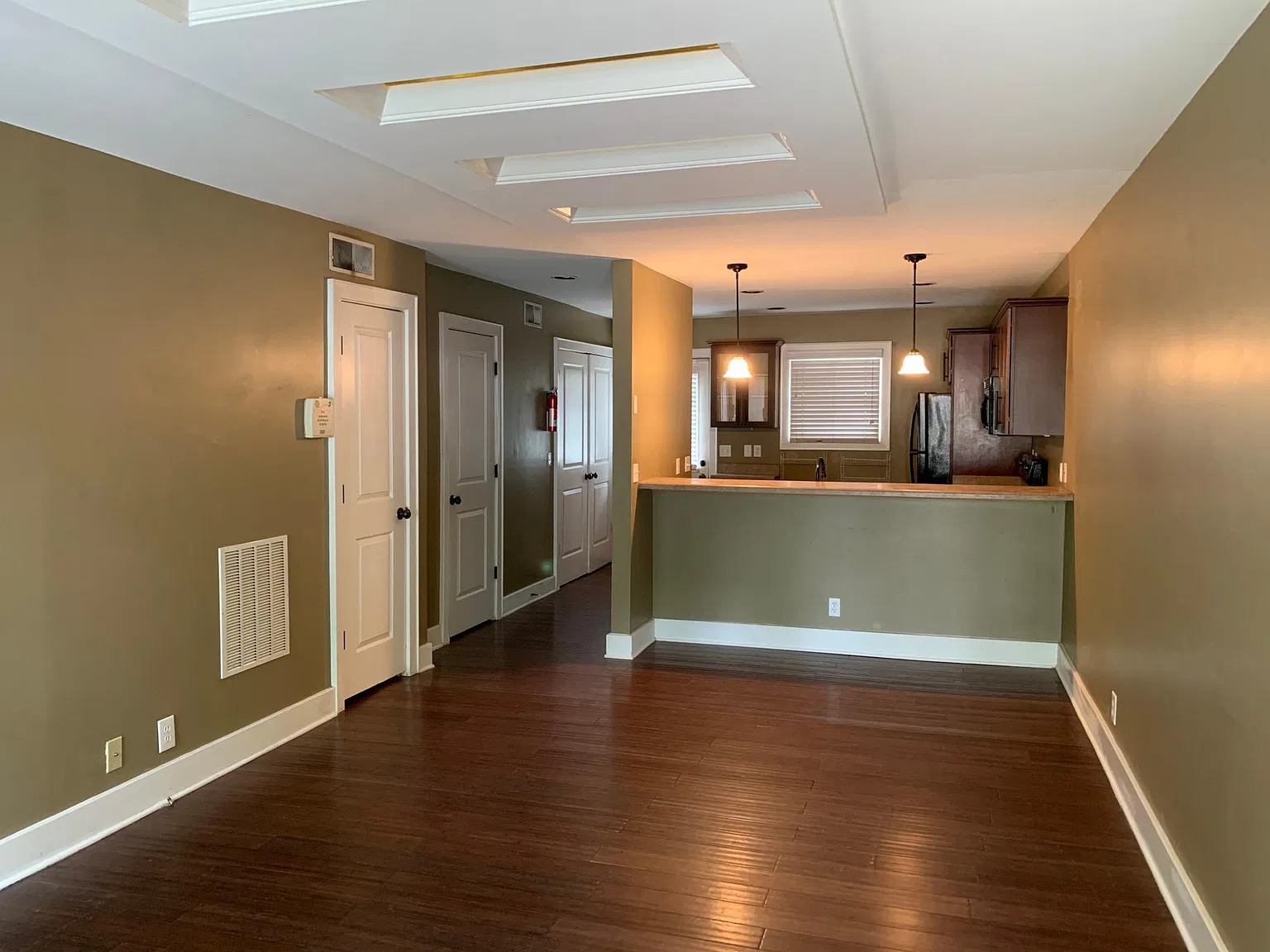 2 bed, 1.5 bath, 896 sqft, $1,550 — Photo 3