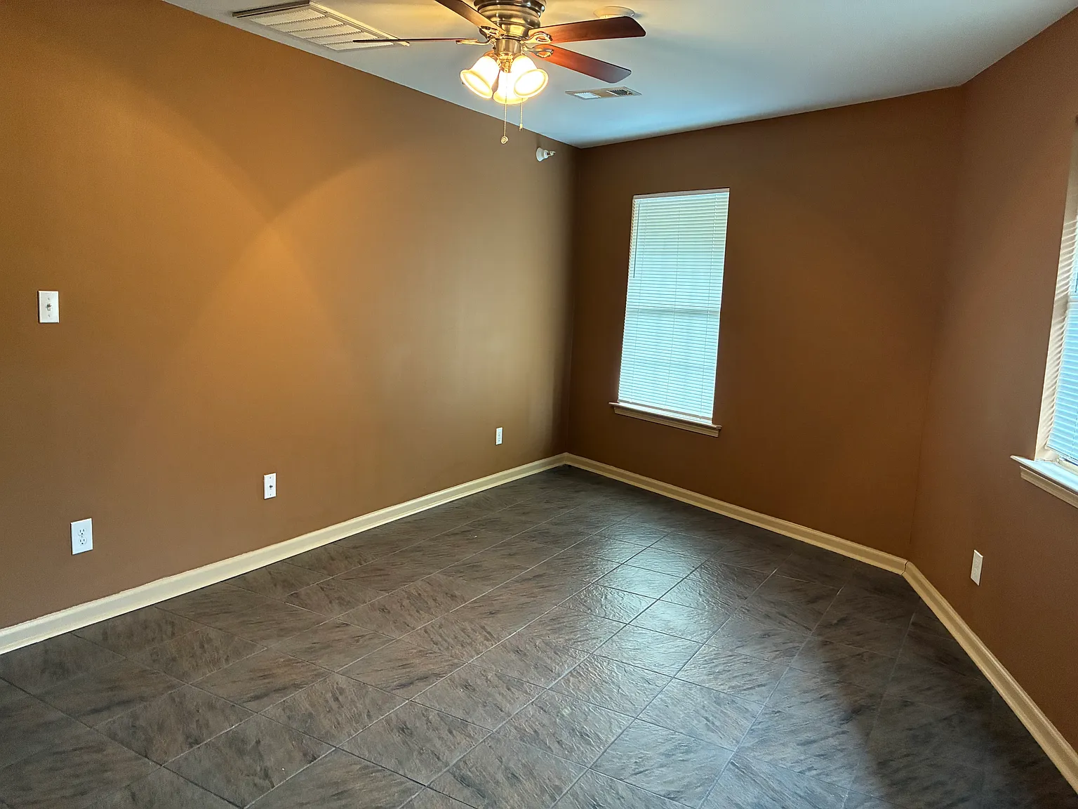 2 bed, 824 sqft, $850 — Photo 2