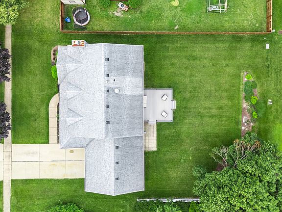 5th image of 207 Barb Blvd
