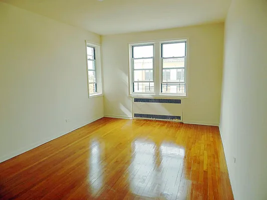 Rented by Wave Real Estate Group | media 3