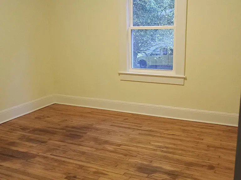 619 N Mebane St — Photo 5