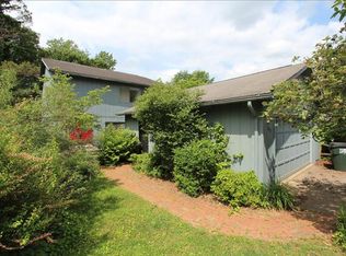 1482 Monterey Dr, Charlottesville, VA