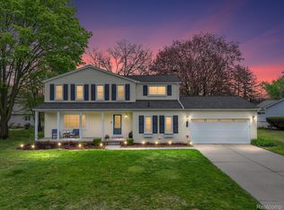601 Lake Forest Rd, Rochester Hills, MI 48309