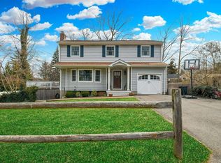 21 Highland Dr, Centerport, NY 11721