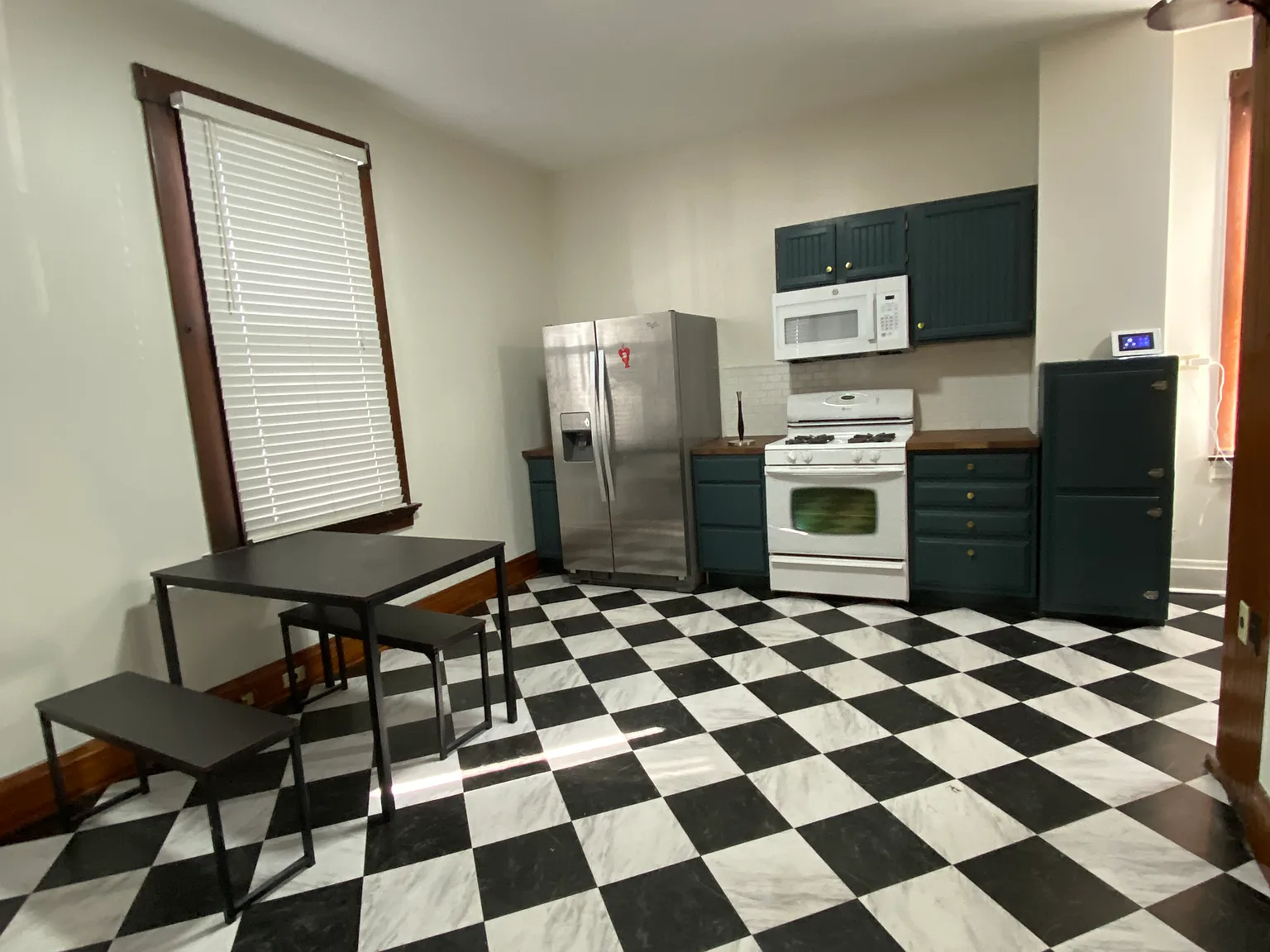 2 bed, 1300 sqft, $2,000 — Photo 3