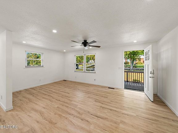 4th image of 301 Texas Ave