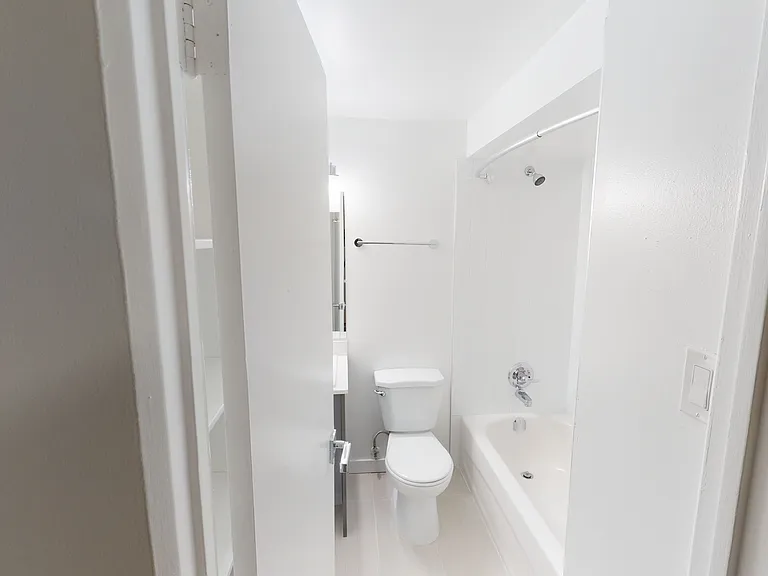 1918 Haro St #203 — Photo 4