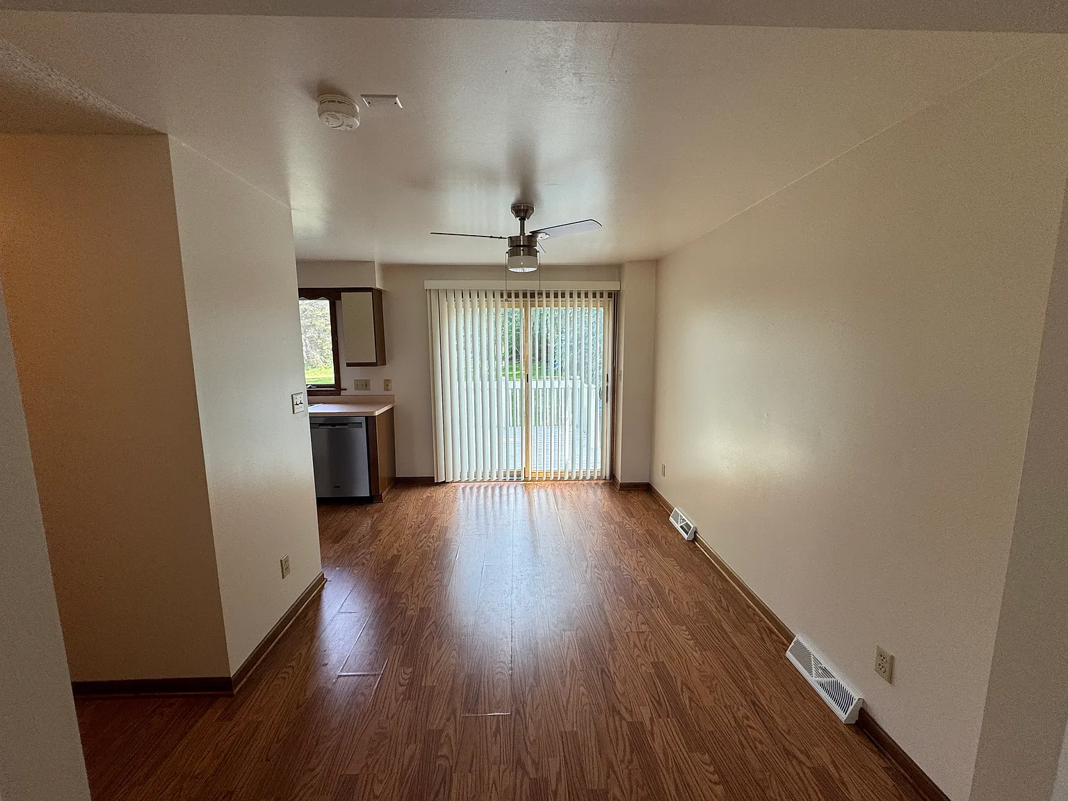 2 bed, 1.5 bath, 1080 sqft, $1,460 — Photo 3