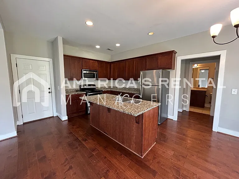 300 Oakwell Cir — Photo 9
